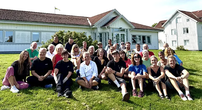 Gruppbild med personal på Götabro/Örebro Folkhögskola.